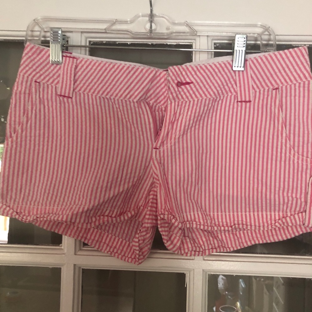 Xhiliration pink and white seersucker shorts size3